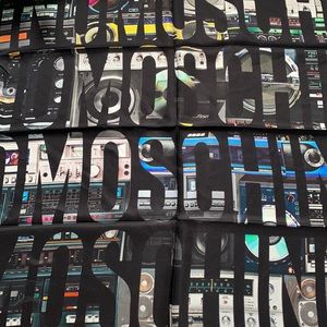 ❤️❤️❤️NEW Moschino silk scarf ❤️❤️❤️